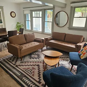 Entire In Historic Long Close To Shops Holiday home Long Beach